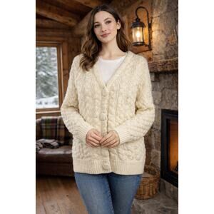 POL Chunky V-Neck Bubble Cardigan Sweater in Ivory. Size M.